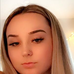 Meet your Posher, Alexia